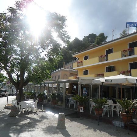 Hotel Il Porto Casal Velino Exterior photo