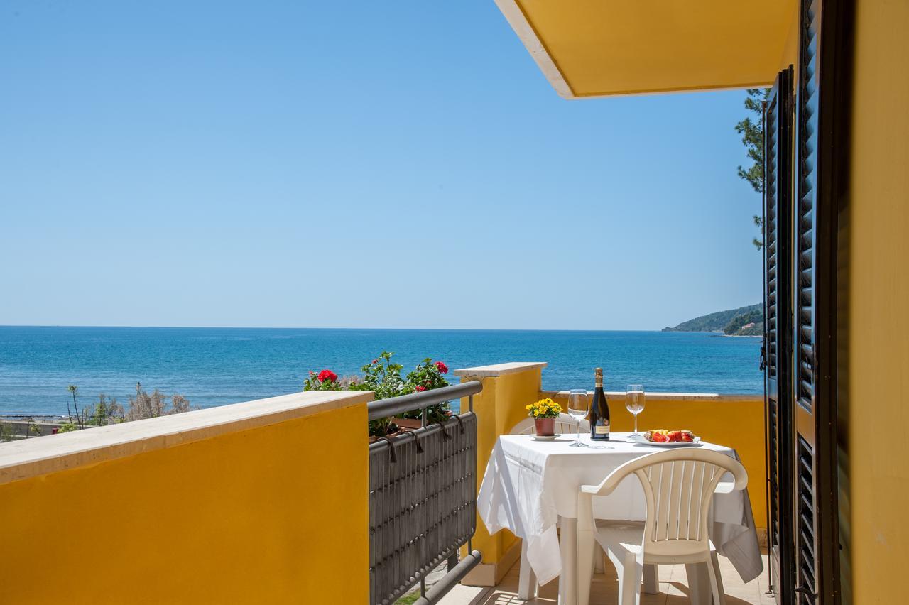 Hotel Il Porto Casal Velino Exterior photo